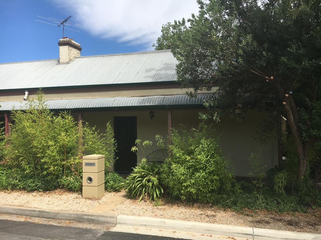 Orchard Garden Hotel Old Reynella Exterior photo